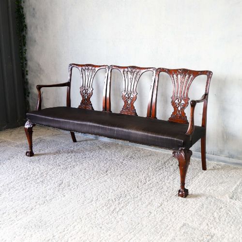 EDWARDIAN MAHOGANY 3SEATER SETTEE WITH CHIPPENDALESTYLE CARVED BACK C1910 - ADDITIONAL PHOTO 2