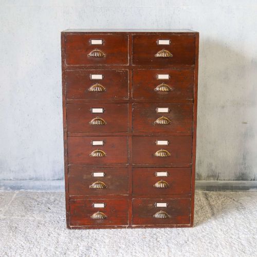 ANTIQUE MAHOGANY BANK OF DRAWERS WITH ORIGINAL SHELL PULLS LABEL HOLDERS C1910 - ADDITIONAL PHOTO 1