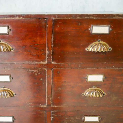 ANTIQUE MAHOGANY BANK OF DRAWERS WITH ORIGINAL SHELL PULLS LABEL HOLDERS C1910 - ADDITIONAL PHOTO 6