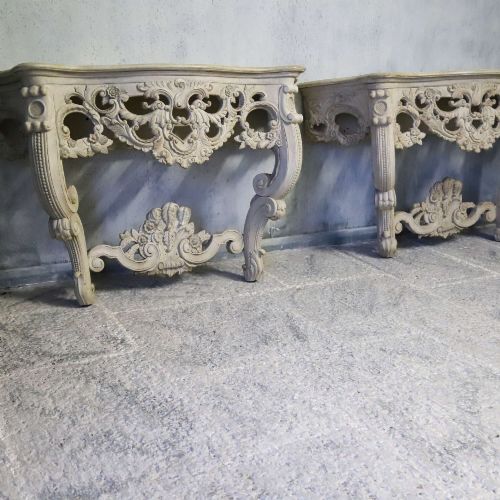 PAIR OF 1930S FRENCH HANDCARVED WALL CONSOLE TABLES IN ANTIQUE WHITE FINISH - ADDITIONAL PHOTO 5
