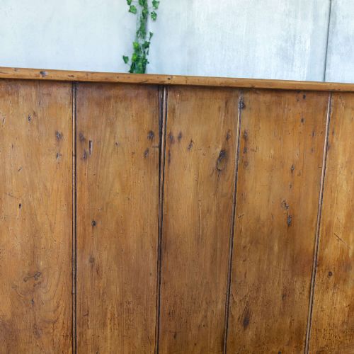 19TH CENTURY ENGLISH COUNTRY PINE HIGHBACK SETTLE BENCH WITH HONEY BROWN PATINA - ADDITIONAL PHOTO 5