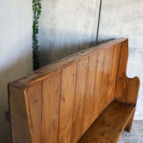 19TH CENTURY ENGLISH COUNTRY PINE HIGHBACK SETTLE BENCH WITH HONEY BROWN PATINA - ADDITIONAL PHOTO 12