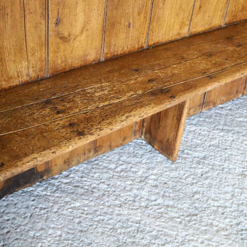 19TH CENTURY ENGLISH COUNTRY PINE HIGHBACK SETTLE BENCH WITH HONEY BROWN PATINA - ADDITIONAL PHOTO 13