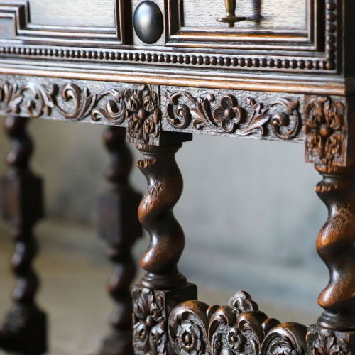 1930S ENGLISH OAK SIDEBOARD CAROLEAN REVIVAL FINELY CARVED WITH BARLEYTWIST SUPPORTS - ADDITIONAL PHOTO 8