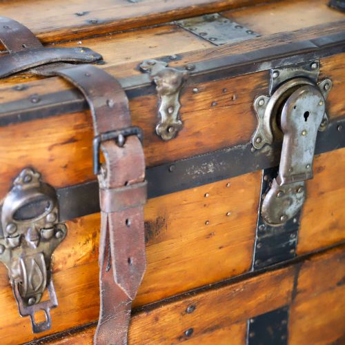 19TH CENTURY VICTORIAN PERIOD PINE TRAVELLING TRUNK CIRCA 1870 - ADDITIONAL PHOTO 6