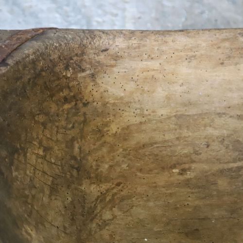 LARGE 19TH CENTURY FRENCH FARMHOUSE KNEADING DOUGH BOWL WITH RICH PATINA - ADDITIONAL PHOTO 7