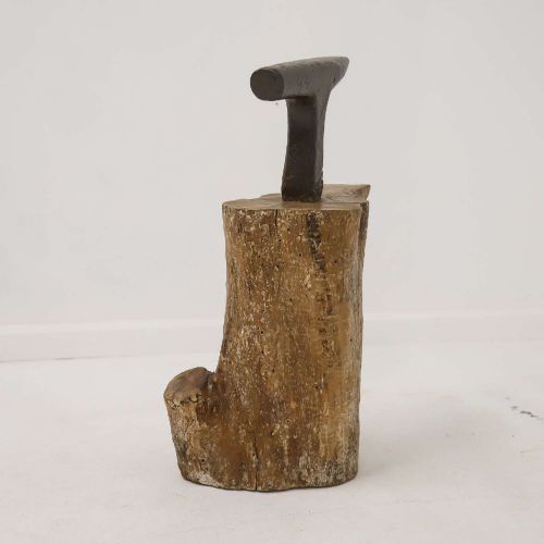 19TH C BRITISH FARRIERS ANVIL MOUNTED ON FRUITWOOD TRUNK SCULPTURAL VERNACULAR PIECE - ADDITIONAL PHOTO 6
