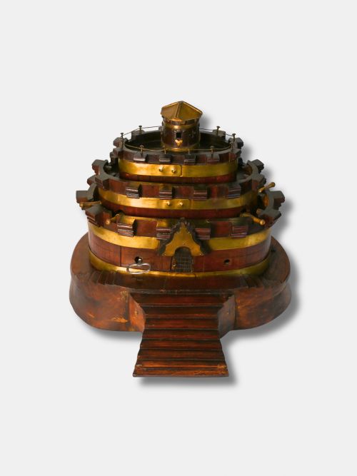 C 1900 MAHOGANY AND BRASS CLOCKWORK MODEL OF A SEA FORT FRENCH - ADDITIONAL PHOTO 3