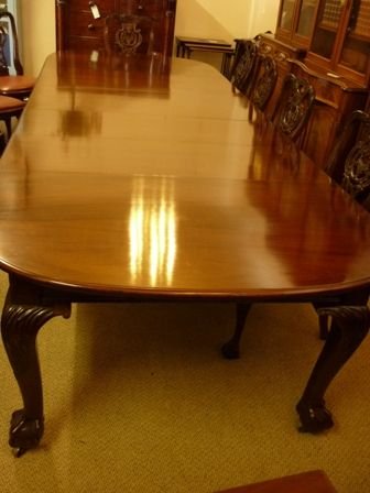 Antique Victorian Mahogany Extending Dining Table.