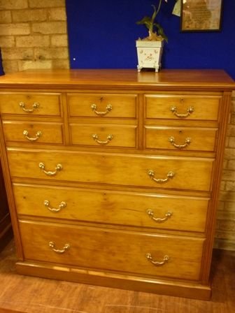 Antique Victorian Chest of Drawers