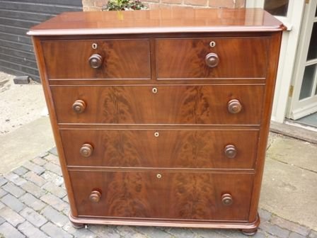 Antique Victorian Chest of Drawers