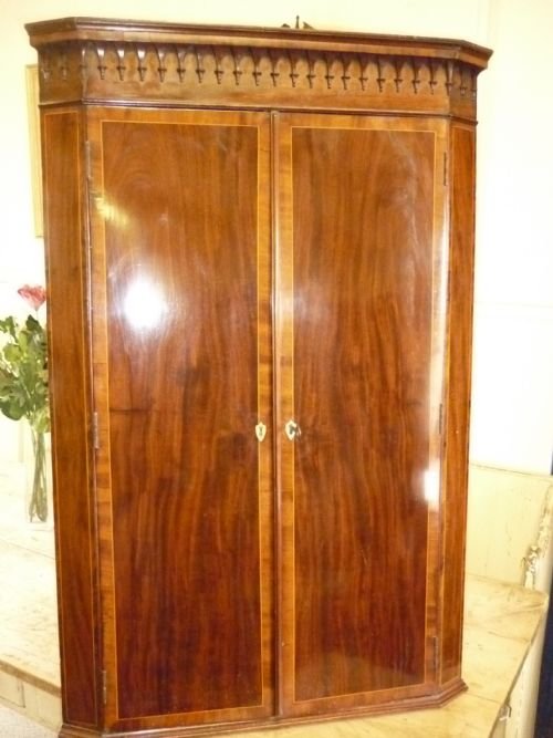 Antique Georgian Mahogany Corner Cupboard