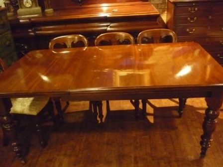 Antique Victorian Mahogany Extending Dining Table