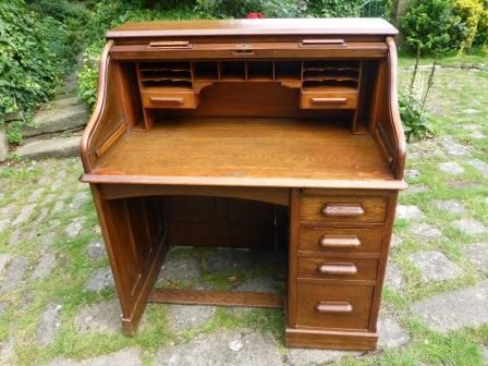 Antique Roll Top Desk in Oak