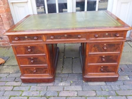 Antique Victorian Mahogany Pedestal Desk High Quality