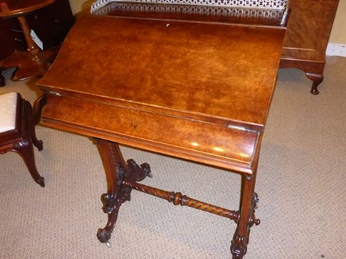 High Quality Victorian Ladies Desk in Burr Walnut