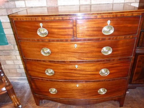 Georgian Bow Chest of Drawers in Mahogany Quality