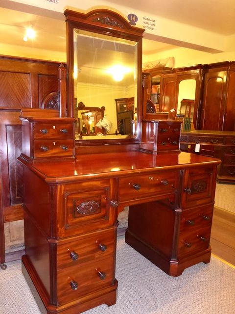 Exceptionally High Quality Mahogany Dressing Chest