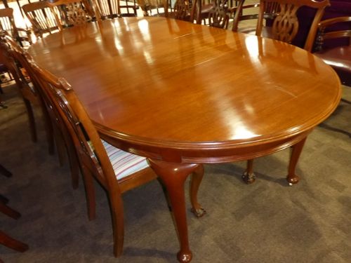 Mahogany 2 Leaf Extending Dining Table