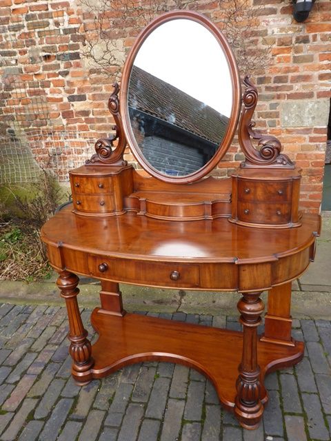 Victorian Duchess Dressing Table in Mahogany Quality