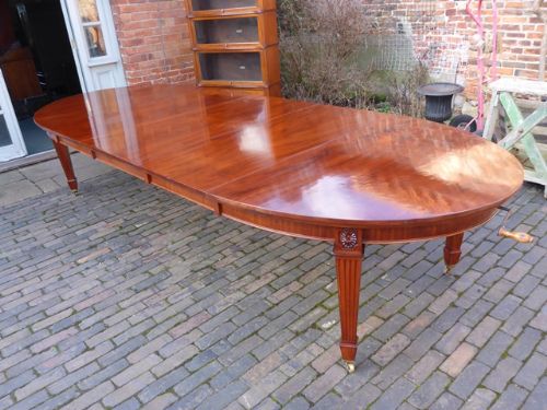 Excellent Quality Extending Dining Table in Mahogany