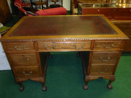 Pedestal Desk in Oak 7 Drawers