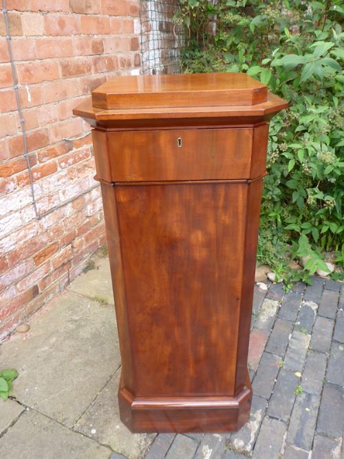 Johnstone Jupe & Co, New Bond, St London,pedestal