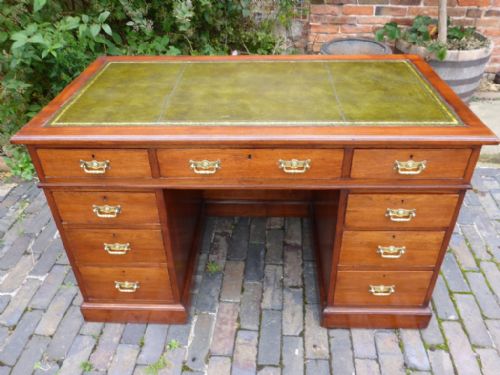 Victorian Writing Desk in Walnut