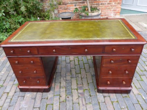 Victorian Pedestal Desk in Mahogany Large