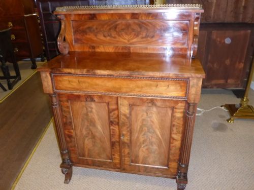 Good Quality Late Georgian Mahogany Chiffonier