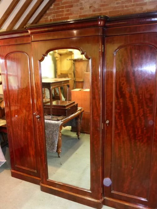 Victorian Wardrobe in Mahogany