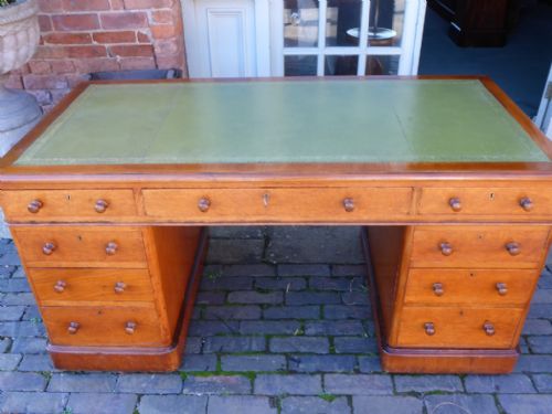 Victorian Pedestal Desk in Oak