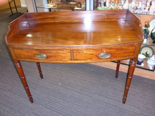Georgian Mahogany Washstand/side Table