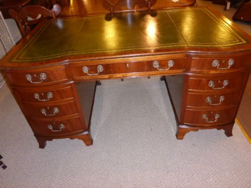 Quality 9 Drawer Pedestal Desk in Mahogany