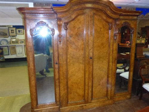 Superb Victorian 4 Door Duchess Wardrobe in Walnut