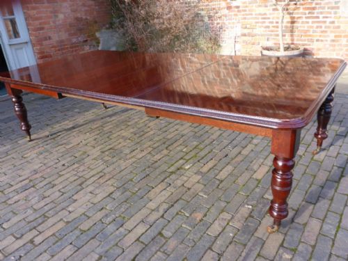Victorian Mahogany Extending Dining Table in Mahogany