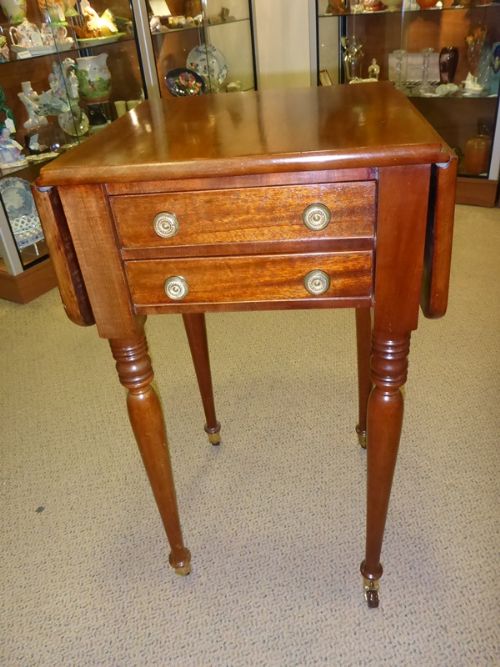 Early Victorian Pembroke Table in Mahogany