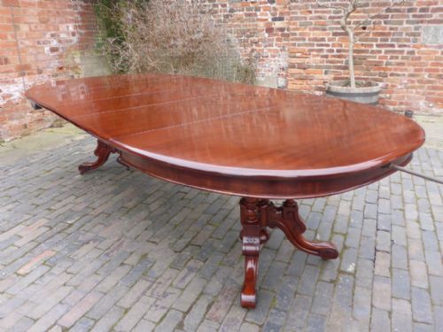 Superb Victorian Mahogany Extending Dining Table Seats 12