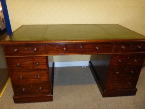 Good Quality Large Victorian Mahogany Pedestal Desk