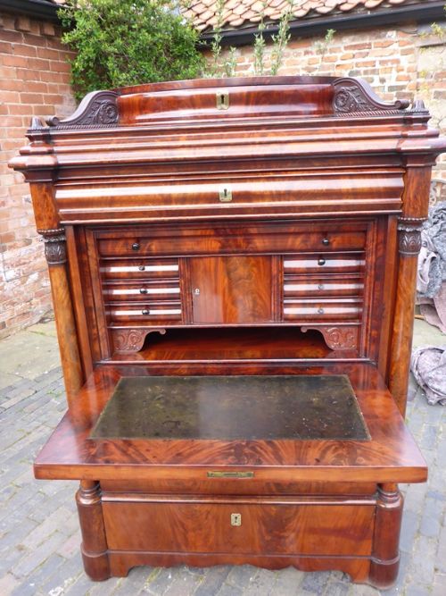 Superb Biedermeier Escritoire in Mahogany