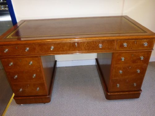 Superb Victorian Pedestal Desk in Burr Oak