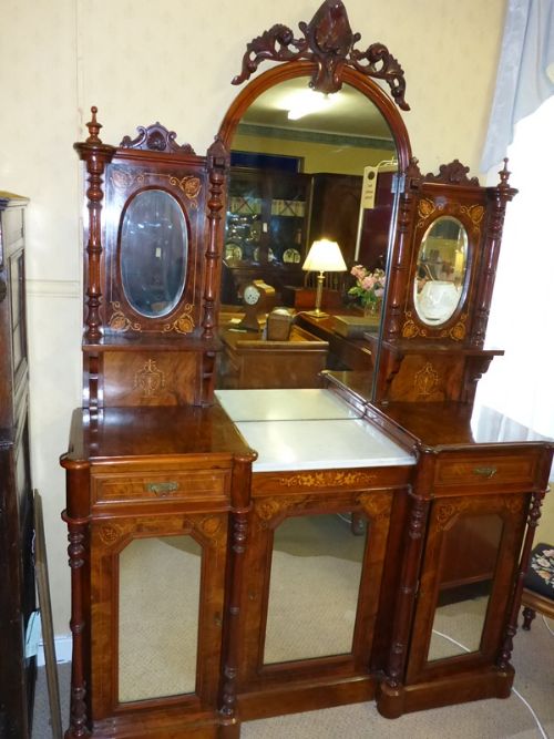 Super Quality Victorian Inlaid Walnut Chiffonier