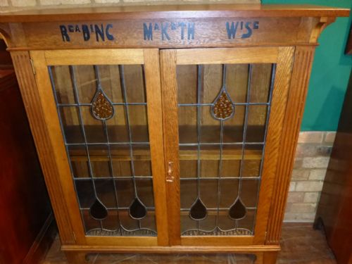 Arts and Crafts Bookcase Reading Maketh Wise