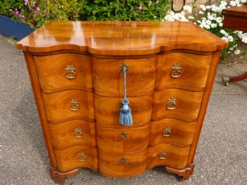 Super Quality Serpentine Chest of Drawers