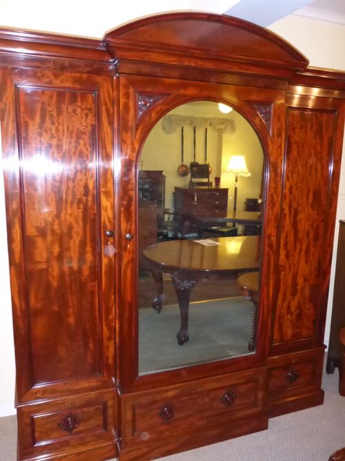 Stunning Victorian Mahogany 3 Door Wardrobe