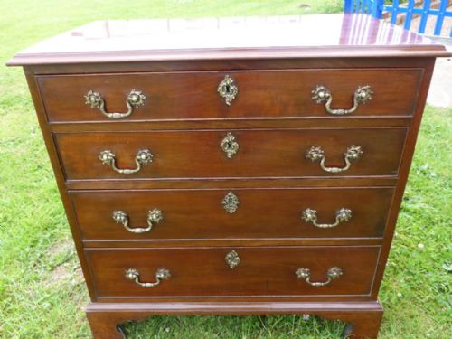 Super Quality George III Chest of Drawers 33 Inch Wide