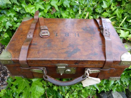 Quality Victorian Country House Cartridge Case
