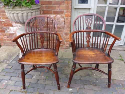 Good Matching Pair of Yew Tree Windsor Chairs