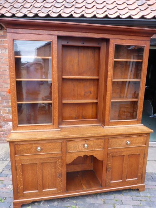 Good 19th Century Welsh Dresser/cabinet
