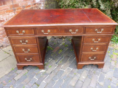 Quality Mahogany Pedestal Desk
